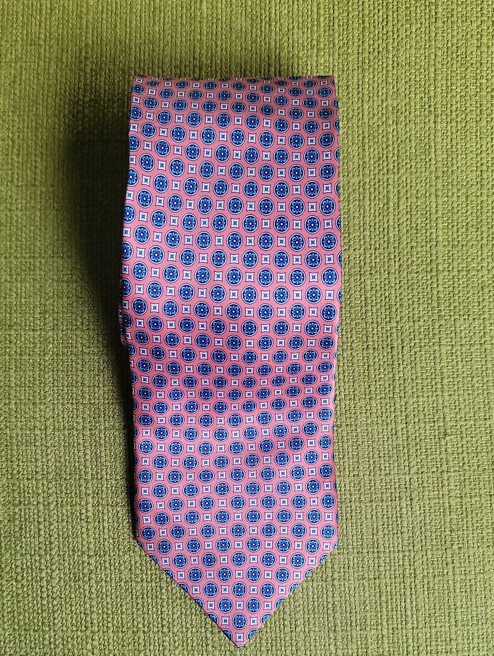 Brioni Men's Pink Geometric Silk Tie - Classic Pattern